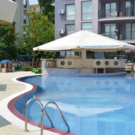 Rainbow 3 Club Готель 3*